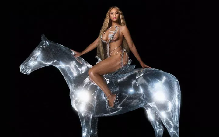 Beyoncé mit ihrem Albumcover von Renaissance