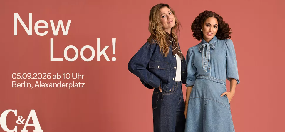 Plakat bewirbt die Neueröffnung von C&A in Berlin