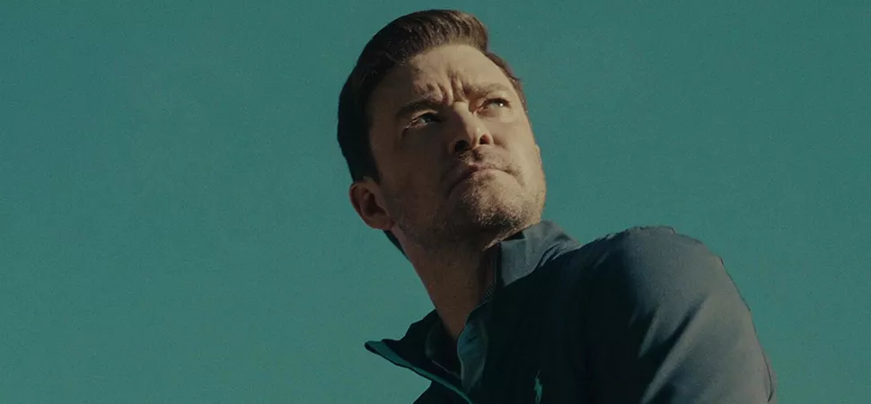 Justin Timberlake schaut in die Ferne.