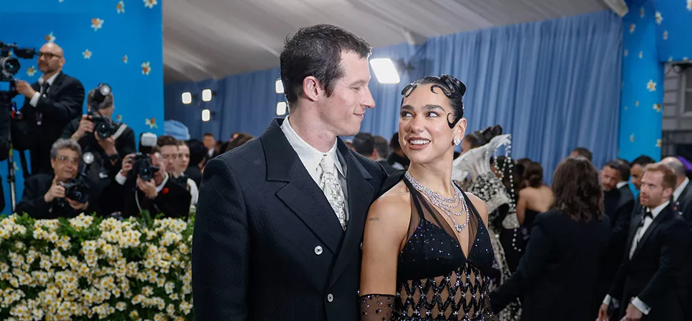Callum Turner und Dua Lipa auf der Met Gala 2025 Callum Turner und Dua Lipa auf der Met Gala 2025