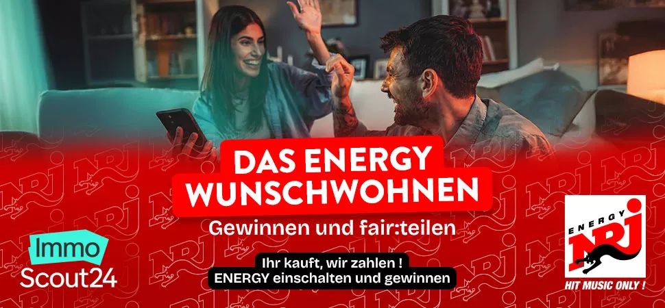 Ein Paar auf der Couch macht High Five, darüber Text "Das ENERGY Wunschwohnen"