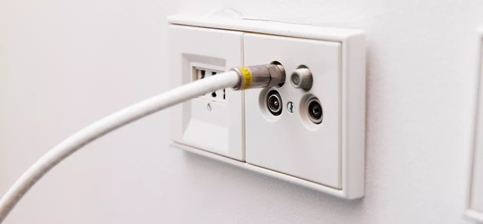 Symbolbild: Kabel in Anschlussdose