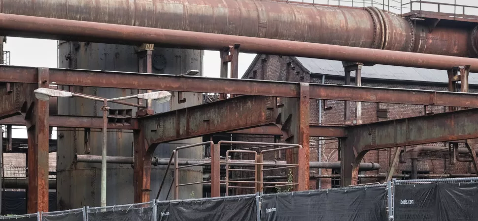 Landschaftspark Duisburg 970 x 430 Verrostete Stahlrohre und Fachwerkkonstruktionen im Landschaftspark Duisburg-Nord, einem ehemaligen HĂĽttenwerk in Duisburg-Meiderich