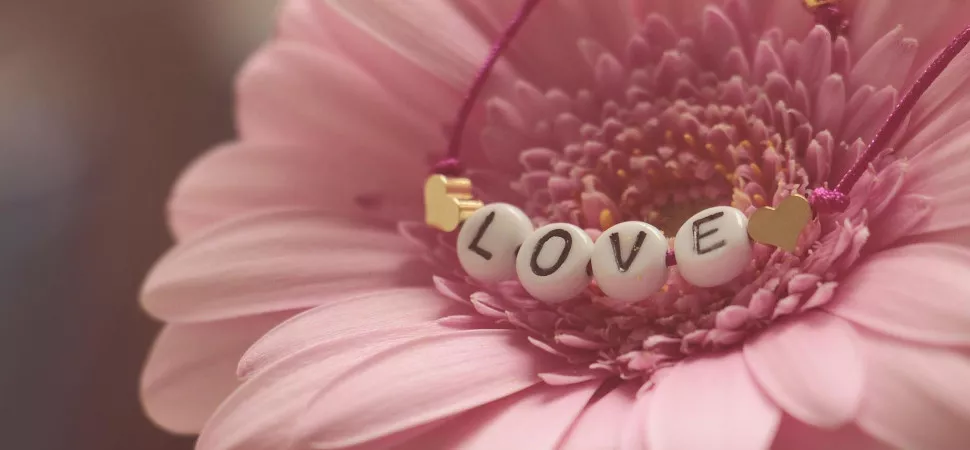 Muttertag Blume mit Armband "love"