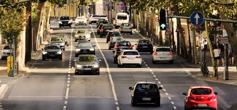 Straßen mit Autos
