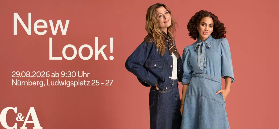 Plakat bewirbt die Neueröffnung von C&A in Nürnberg