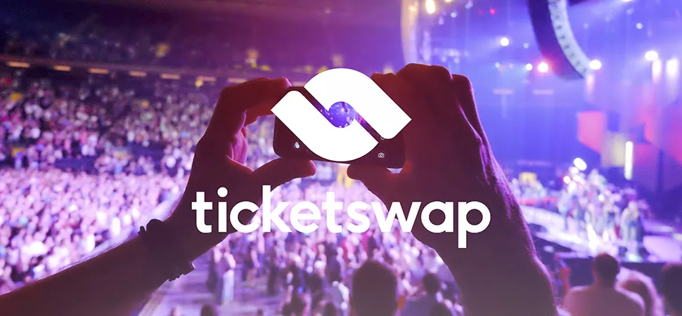 Ticketswap Logo Hände auf einem Konzert filmen mit dem Handy, darüber das Ticketswap Logo