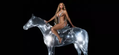 Beyoncé mit ihrem Albumcover von Renaissance