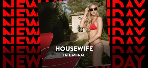 Singlecover von Tate McRaes Song "Housewife"