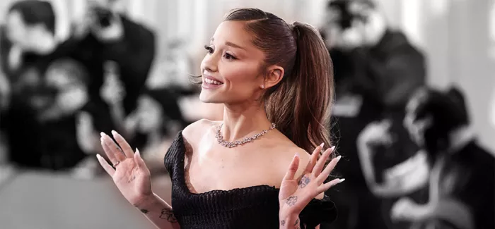 Ariana Grande kündigt ihr neues Album an.