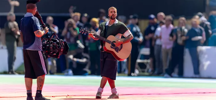 Justin Bieber spielt Gitarre bei der Halbzeitshow