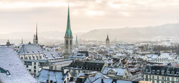 verschneite Stadt im Winter
