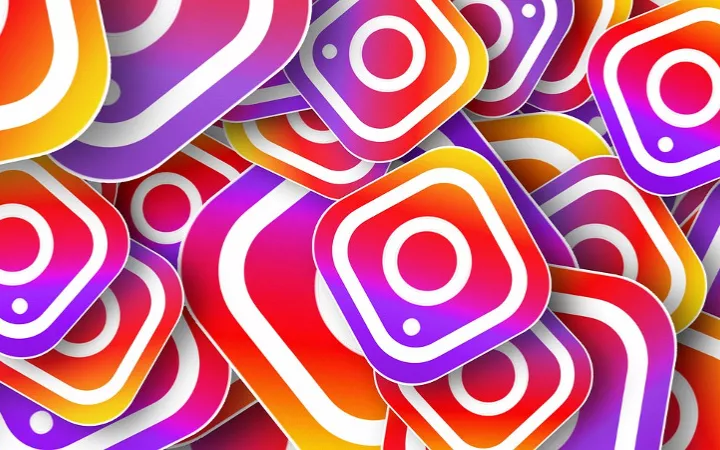 Viele Instagram Logos über- und nebeneinander