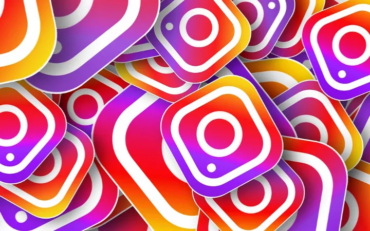 Instagram Logos_Stockphoto Viele Instagram Logos über- und nebeneinander