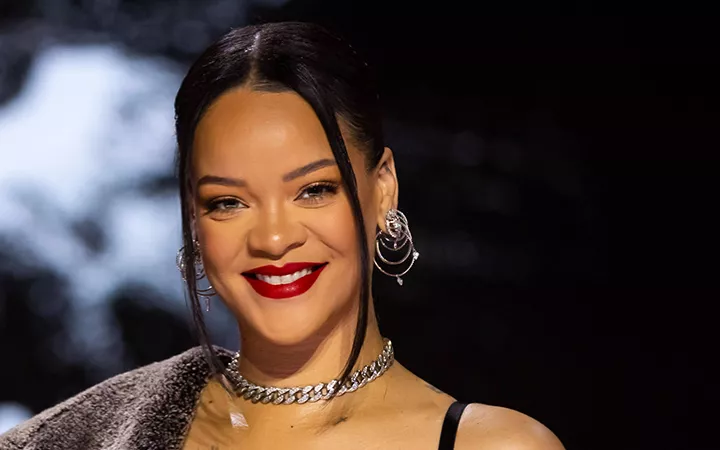 Rihanna bei der Pressekonferenz zum Super Bowl