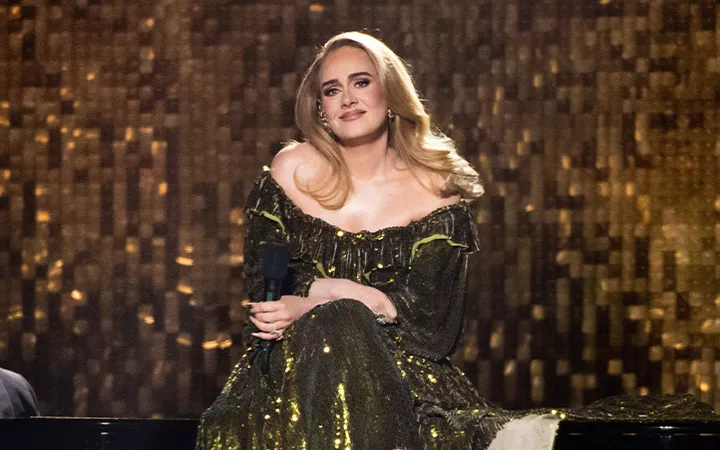 Adele während der BRIT Awards 2022