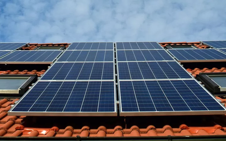Solarpaneele auf dem Dach