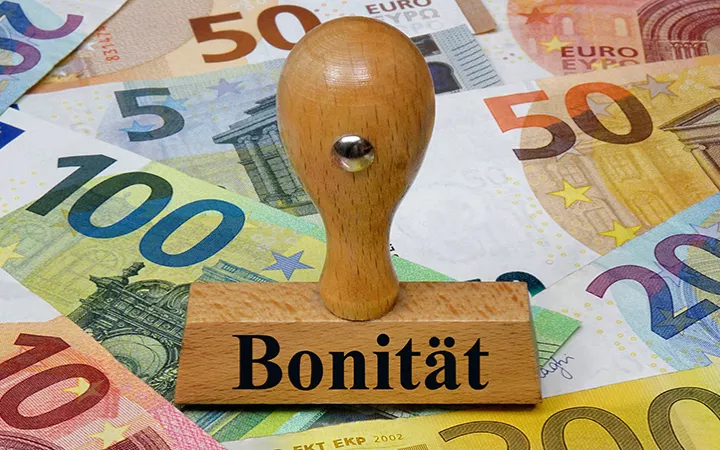 Ein Stempel auf dem "Bonität" steht auf vielen Euro Scheinen