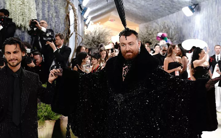 Designer Christian Cowan und Popstar Sam Smith auf der Met-Gala 2026
