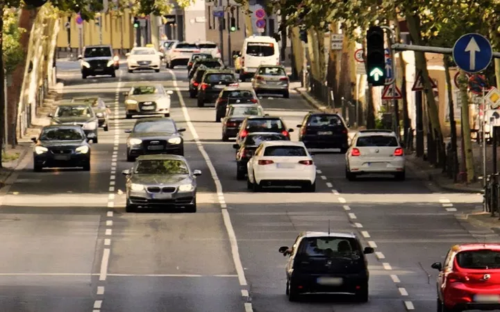 Straßen mit Autos