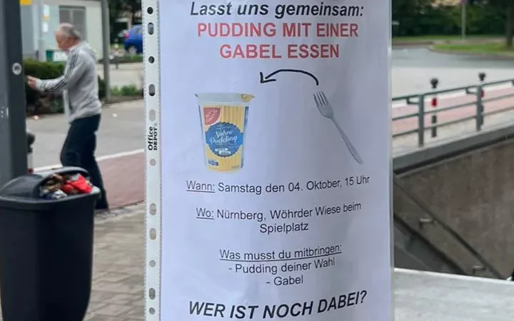 Pudding mit Gabel essen Flyer