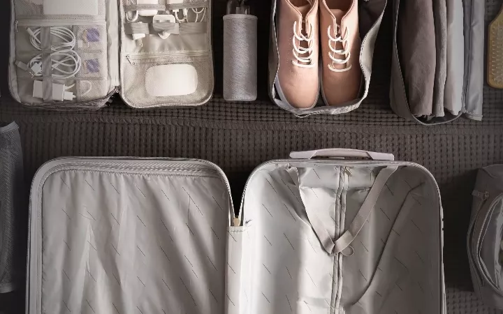 Koffer packen Hacks fürs platzsparende Packen