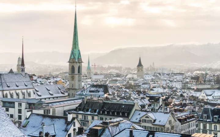 verschneite Stadt im Winter