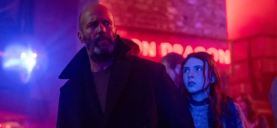 Ein Mann und eine junge Frau in einer gefährlichen Situation